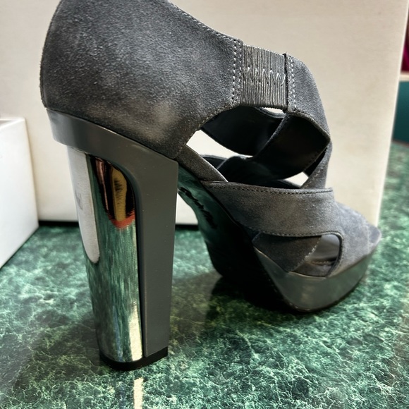 Calvin Klein Nichelle Suede Platform sandals - Picture 3 of 5